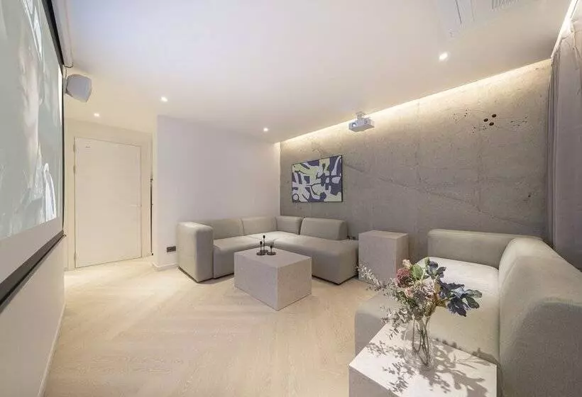 Croissant Hotel Guri By Aank