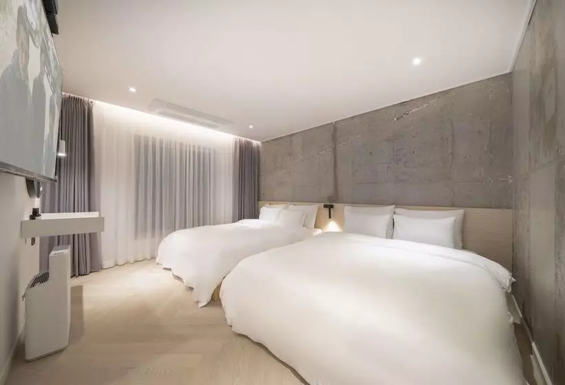 Croissant Hotel Guri By Aank