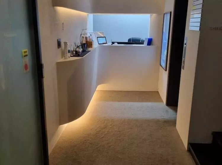 Croissant Hotel Guri By Aank