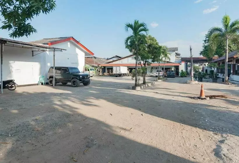 Hotelli Markoni Pamanukan Mitra Reddoorz