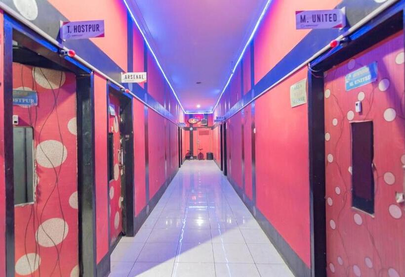 בית מלון כפרי Markoni Pamanukan Mitra Reddoorz