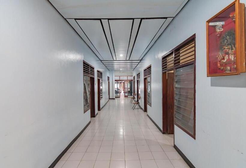 בית מלון כפרי Markoni Pamanukan Mitra Reddoorz