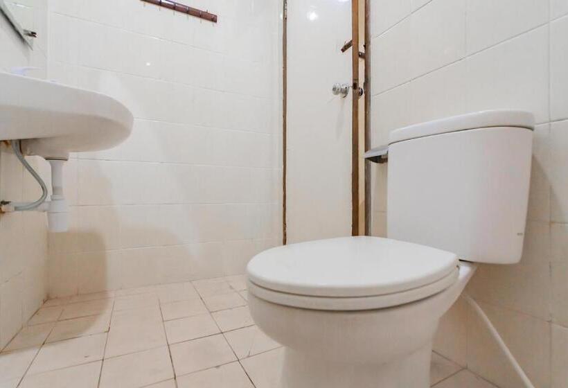 בית מלון כפרי Markoni Pamanukan Mitra Reddoorz