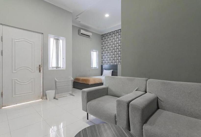 בית מלון כפרי Markoni Pamanukan Mitra Reddoorz