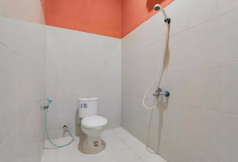 Hotelli Markoni Pamanukan Mitra Reddoorz