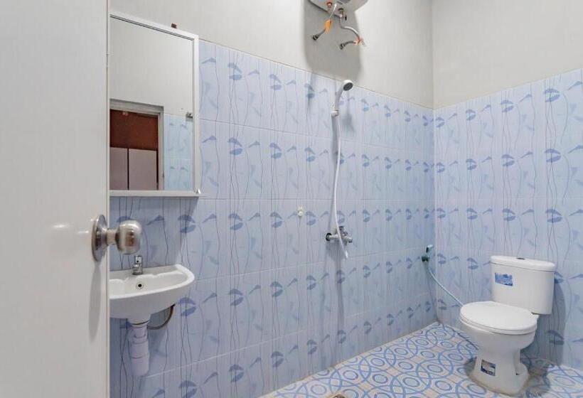 בית מלון כפרי Markoni Pamanukan Mitra Reddoorz