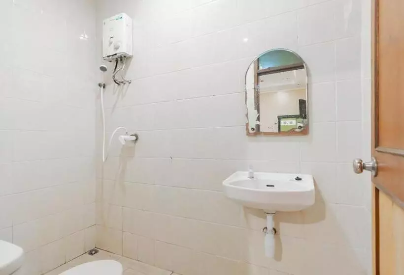 Hotelli Markoni Pamanukan Mitra Reddoorz