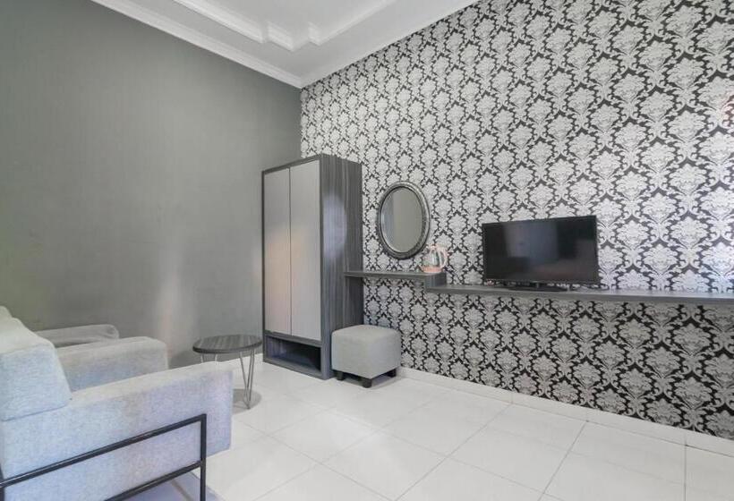 בית מלון כפרי Markoni Pamanukan Mitra Reddoorz