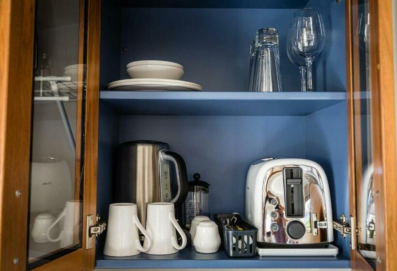 پانسیون Beach House Studios