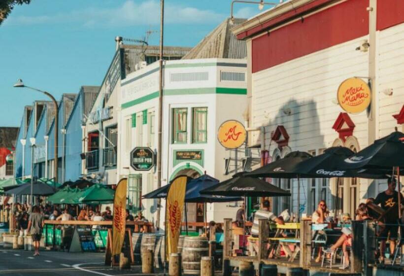 پانسیون Beach House Studios