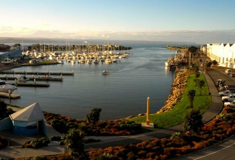 پانسیون Beach House Studios