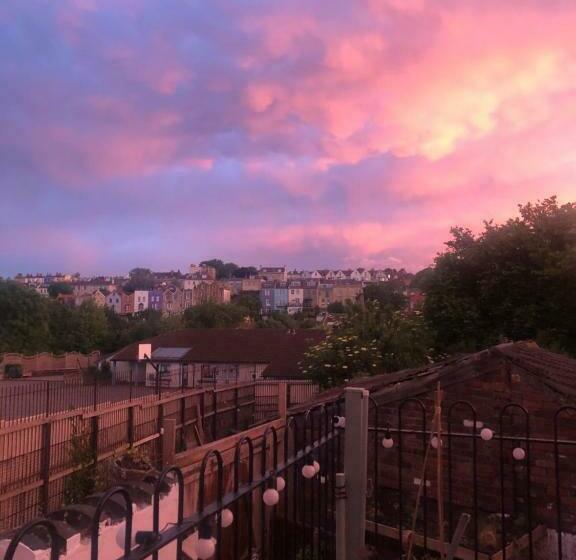 مبيت وإفطار The Cottage, Ashfield Place