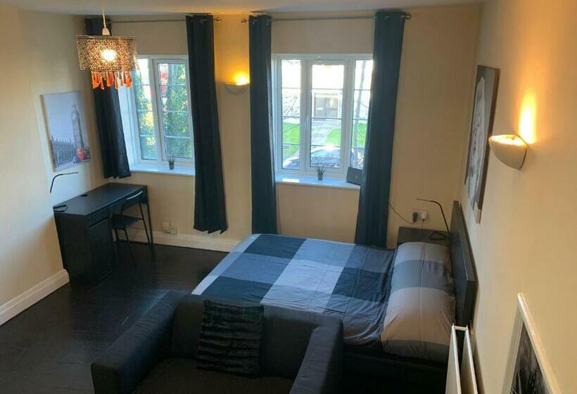 ペンション Beddington Park Lodge West