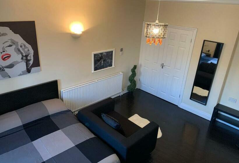 ペンション Beddington Park Lodge West