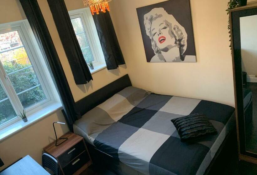 ペンション Beddington Park Lodge West