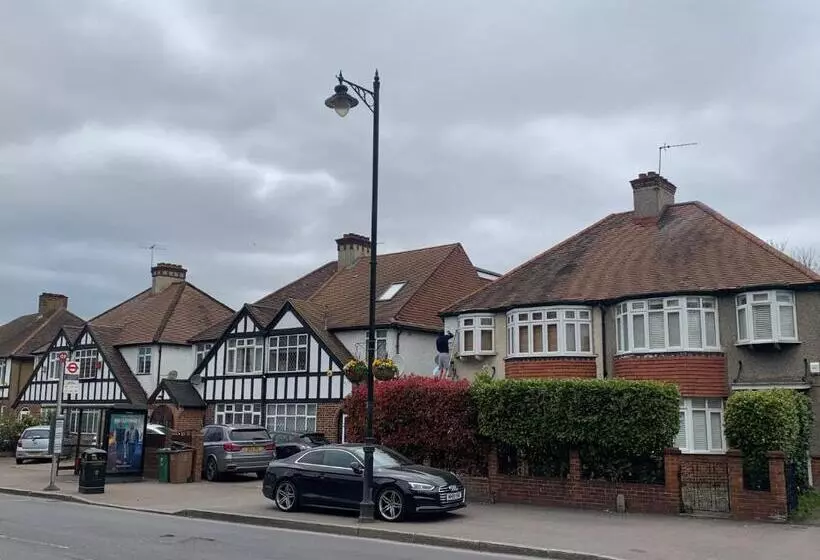 Majatalo Beddington Park Lodge West