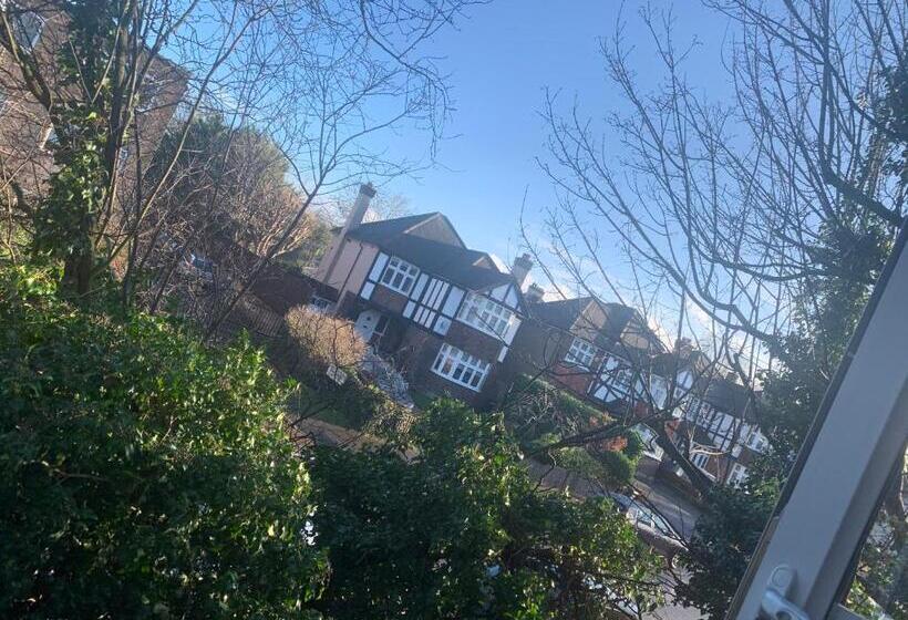 ペンション Beddington Park Lodge West