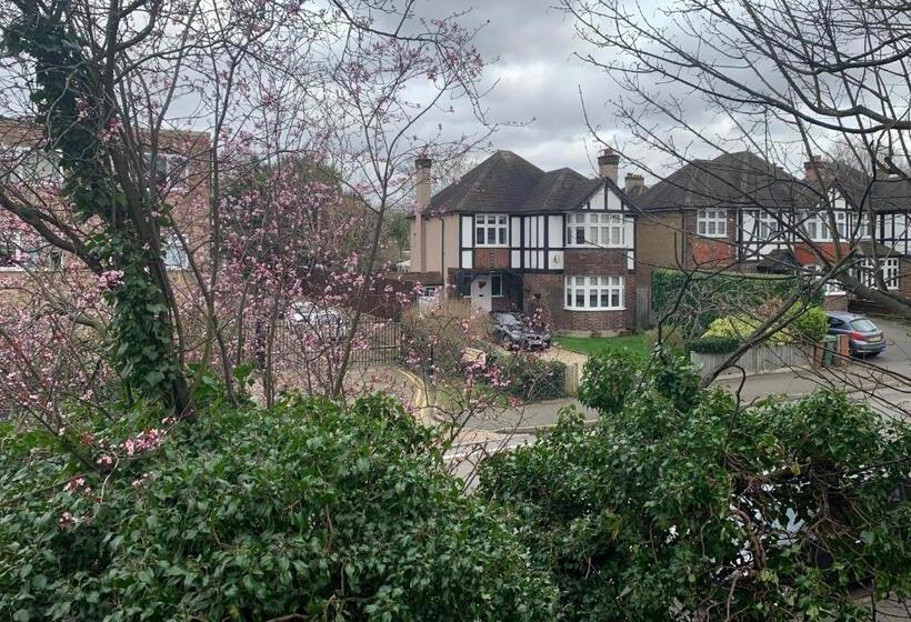 ペンション Beddington Park Lodge West