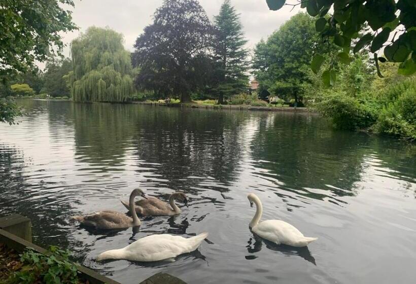 ペンション Beddington Park Lodge West