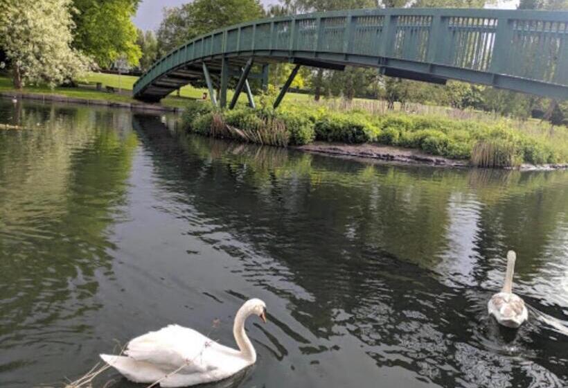 ペンション Beddington Park Lodge West