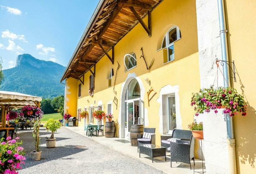 Общежитие Gite De Pontgibaud