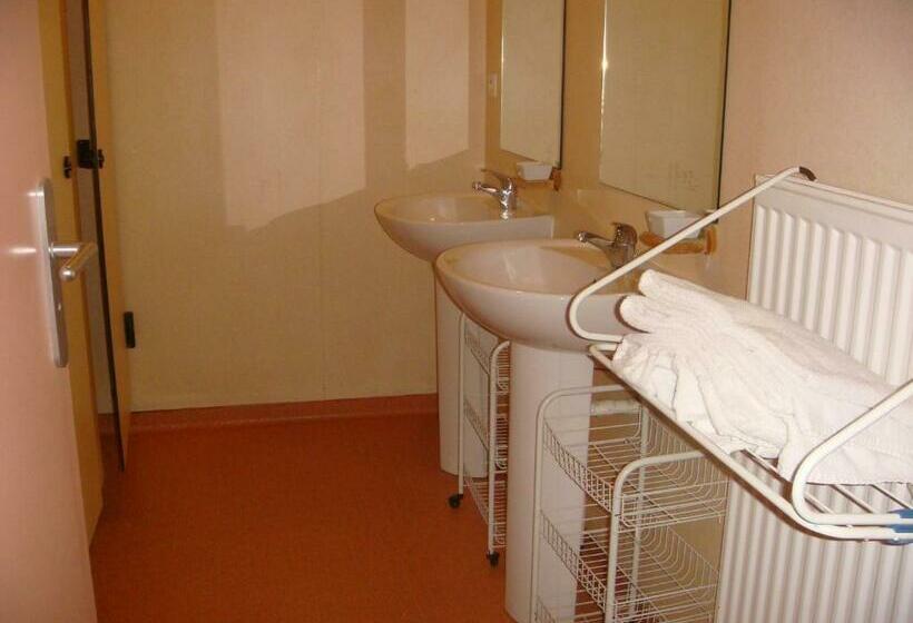 Общежитие Gite De Pontgibaud