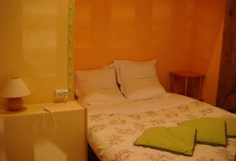 Общежитие Gite De Pontgibaud