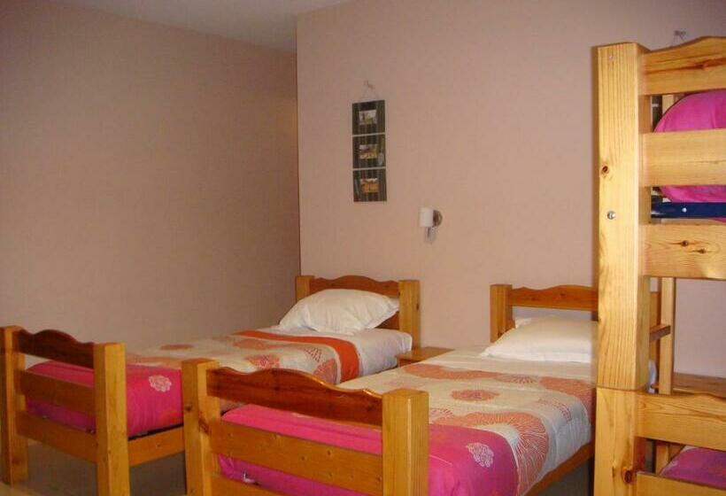 Общежитие Gite De Pontgibaud