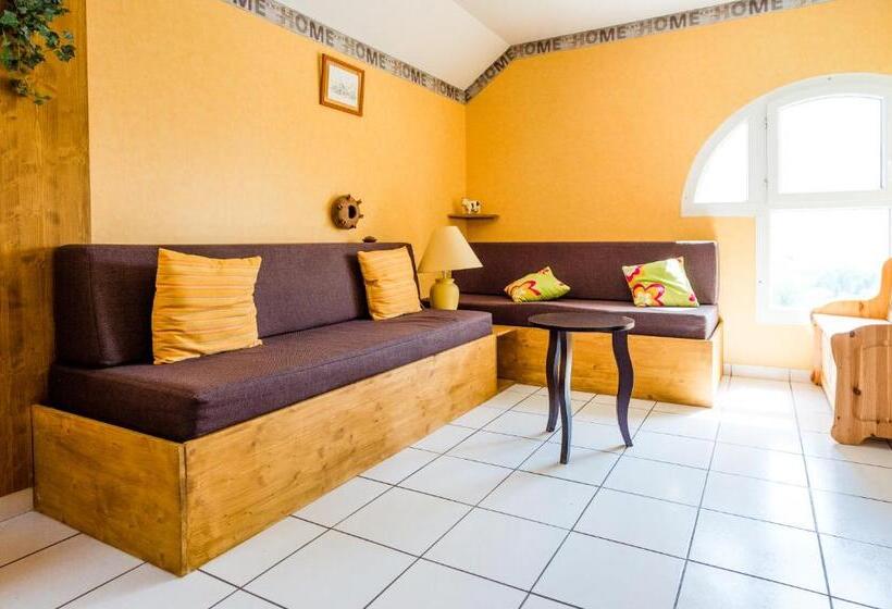 Общежитие Gite De Pontgibaud