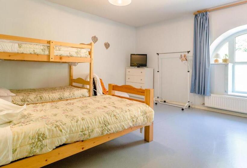 Общежитие Gite De Pontgibaud