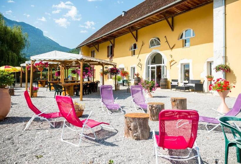 Общежитие Gite De Pontgibaud