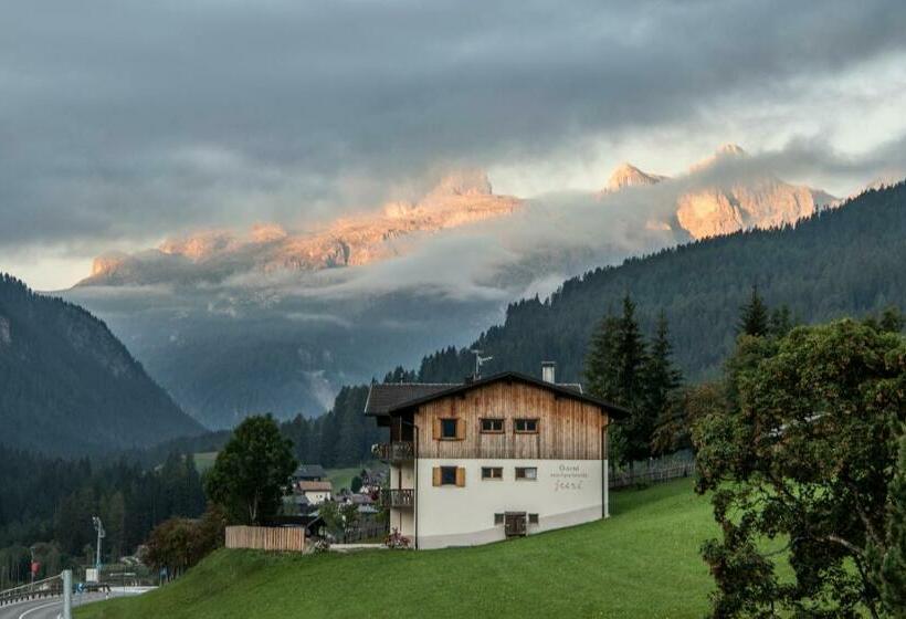 住宿加早餐  Garni Juri