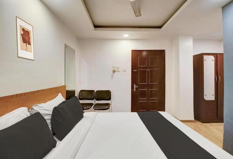 هتل Super Townhouse Hatigaon Near Medicity