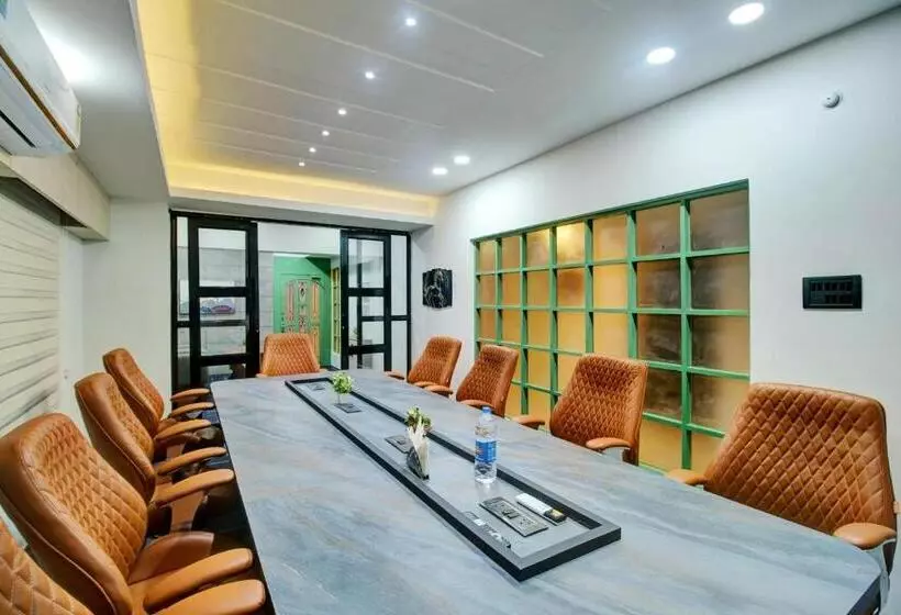 ホテル Super Townhouse Hatigaon Near Medicity