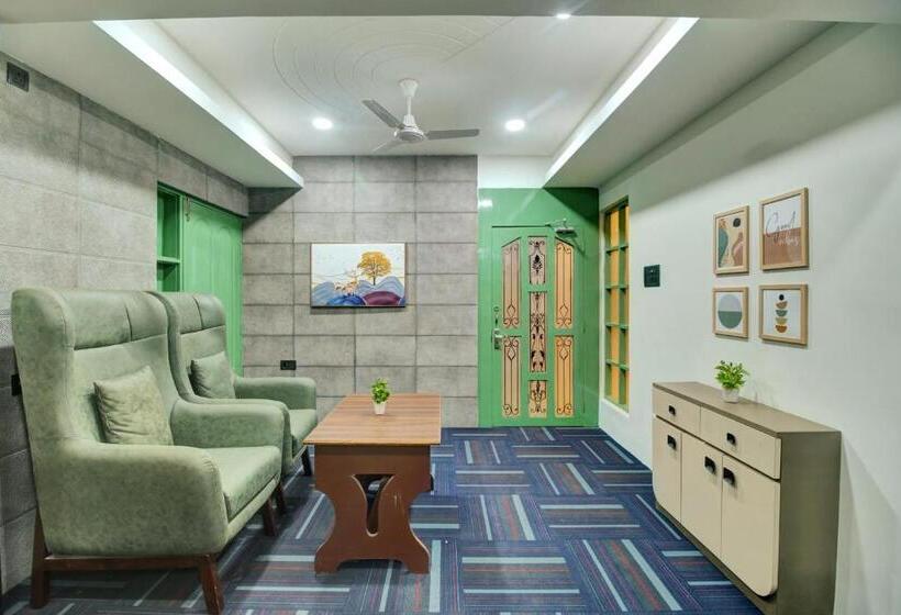 هتل Super Townhouse Hatigaon Near Medicity