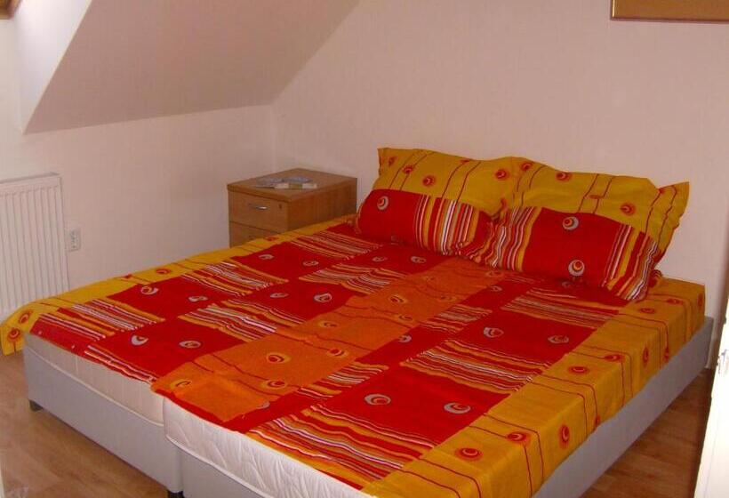 Pensionat Csapd Le Csacsi Vendégház