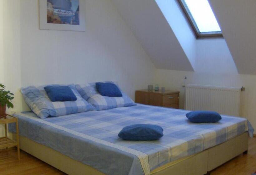 Pensionat Csapd Le Csacsi Vendégház