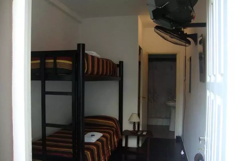 Hotelli Hospedaje Acacia