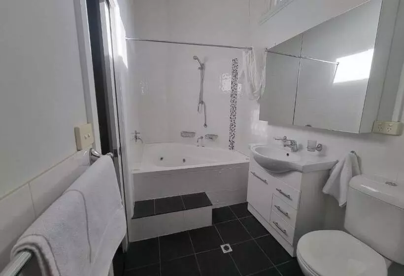 Balcony On Sixth Lodge