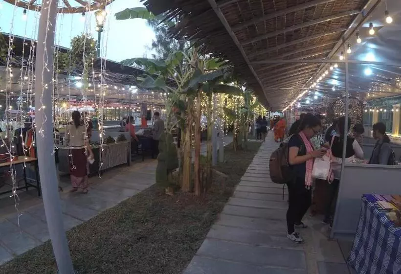 צימר Golden Noura Villa Pub & Restaurant