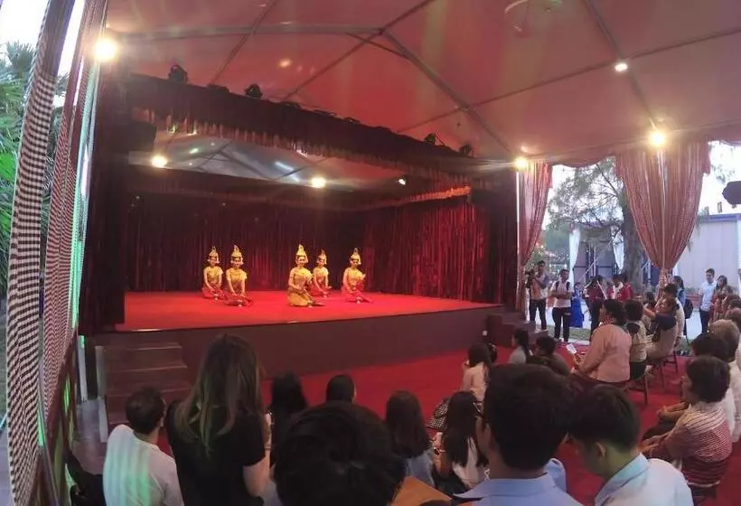 צימר Golden Noura Villa Pub & Restaurant