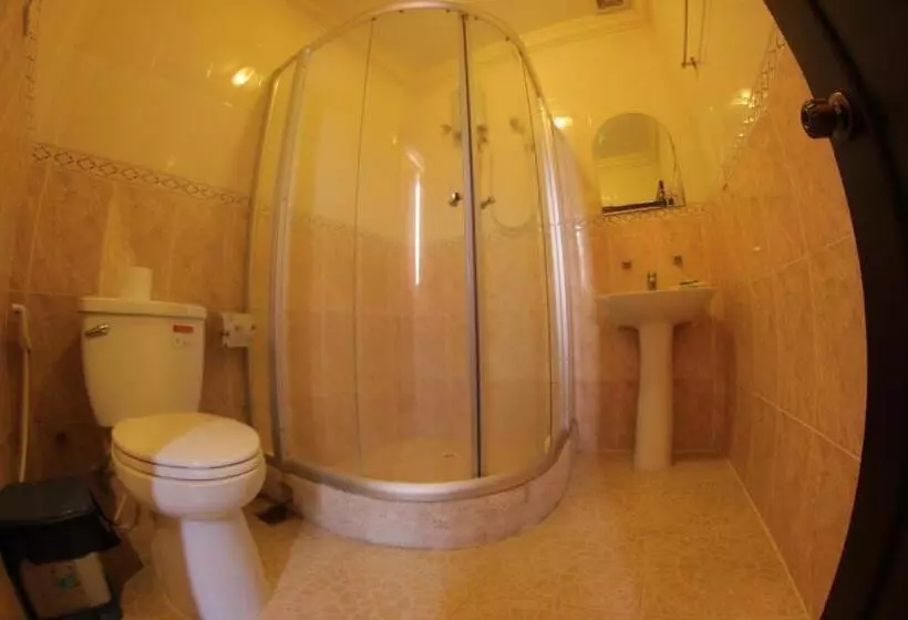 צימר Golden Noura Villa Pub & Restaurant