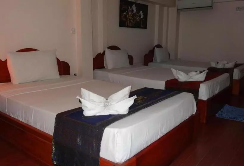 צימר Golden Noura Villa Pub & Restaurant