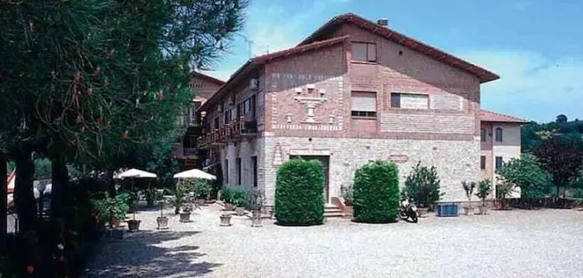 Отель Easy Siena