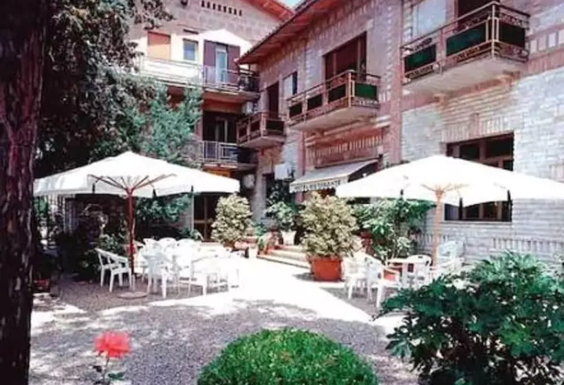 Отель Easy Siena