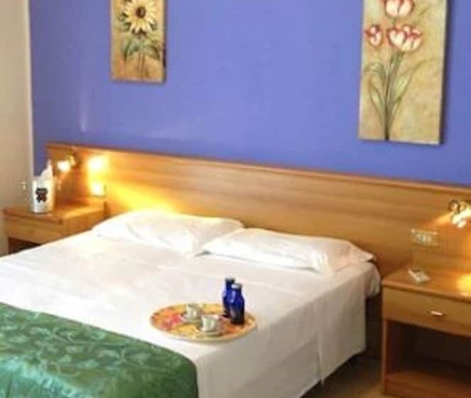 ホテル Easy Siena