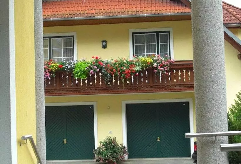 ホテル Familiengasthof Maier