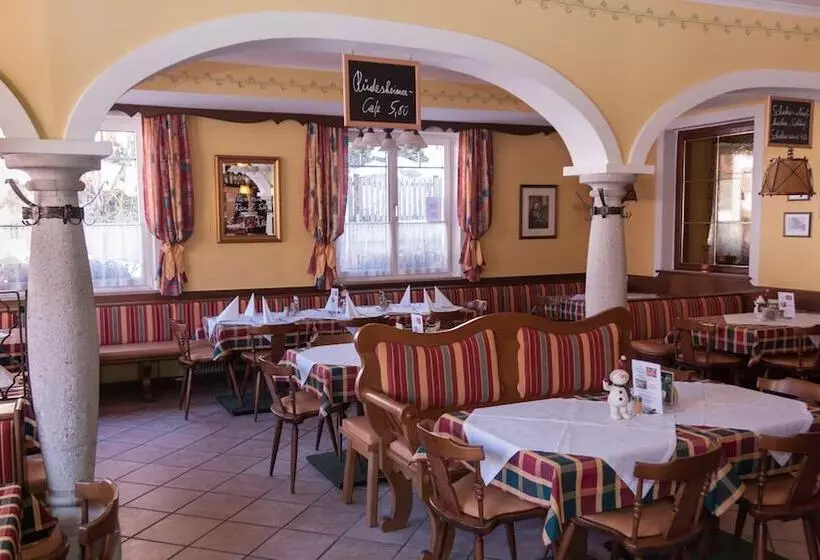 ホテル Familiengasthof Maier