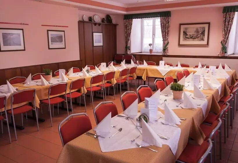 ホテル Familiengasthof Maier