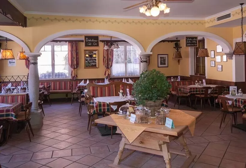 ホテル Familiengasthof Maier